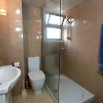 Appartement 10min Walk To Finikoudes Beach, Spacious 2-bed Larnaca