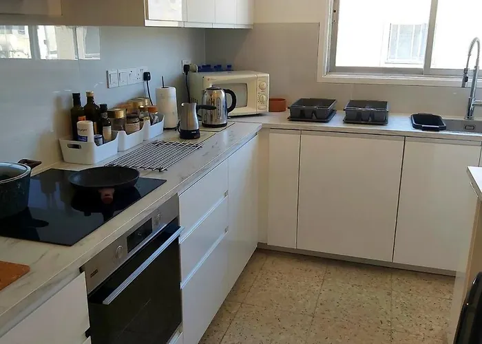 10min Walk To Finikoudes Beach, Spacious 2-bed Apartment Larnaca