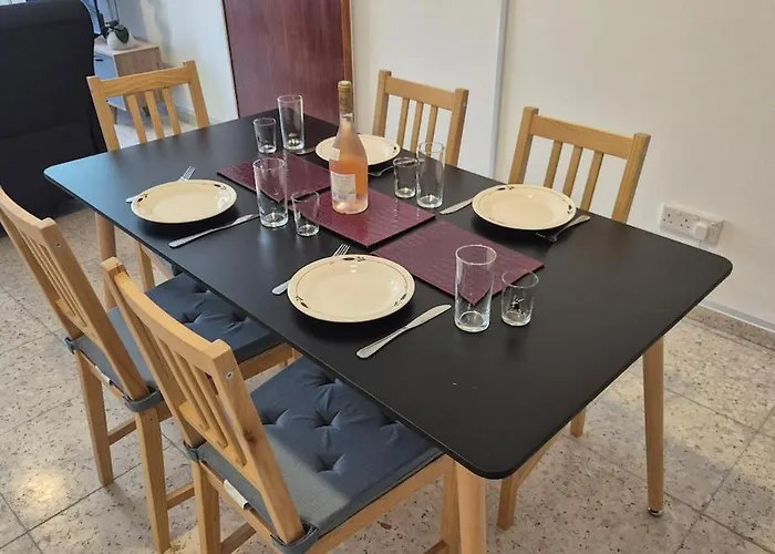 10min Walk To Finikoudes Beach, Spacious 2-bed Apartment Larnaca